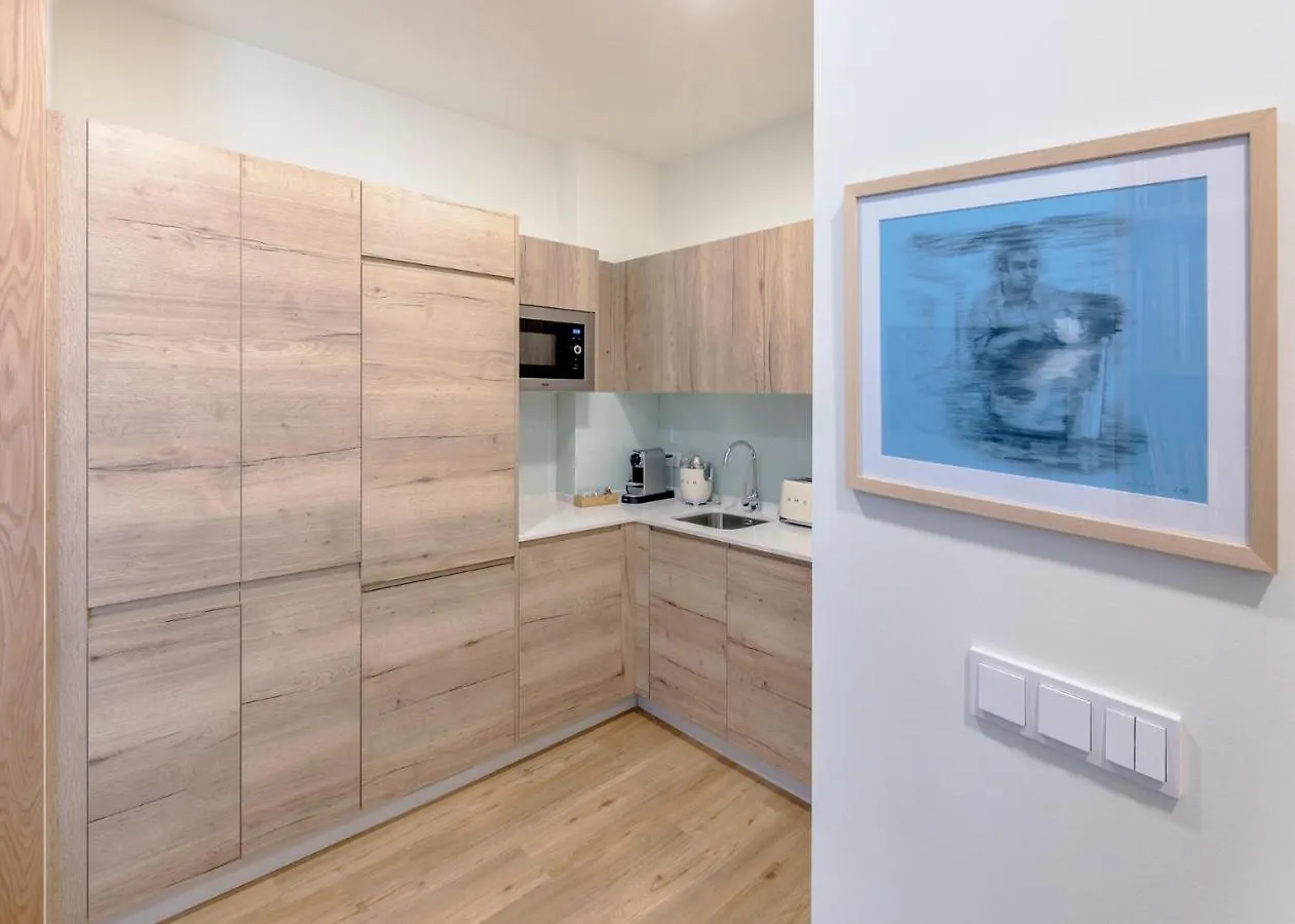 Apartamentos de lujo EL MUSEO Living&Experience Club Arte contemporáneo y mobiliario de colección de los años 50 Málaga