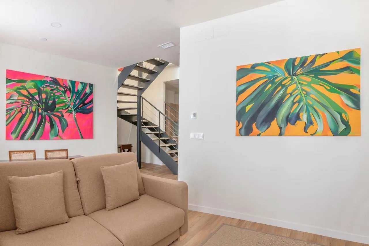 Apartamentos de lujo EL MUSEO Living&Experience Club Arte contemporáneo y mobiliario de colección de los años 50 Málaga