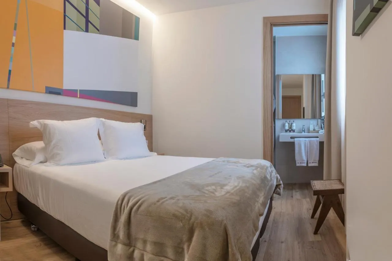 Apartamentos de lujo EL MUSEO Living&Experience Club Arte contemporáneo y mobiliario de colección de los años 50 Málaga