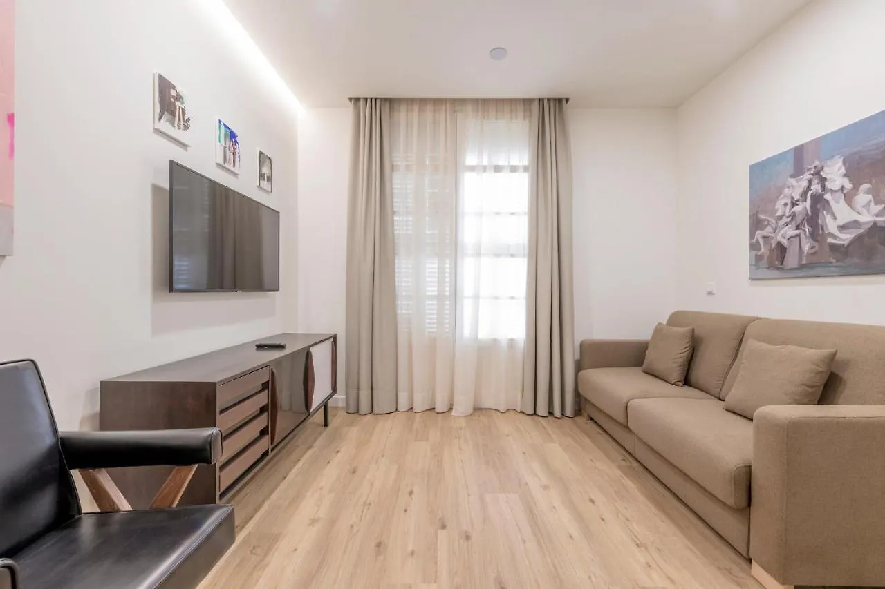 Apartamentos de lujo EL MUSEO Living&Experience Club Arte contemporáneo y mobiliario de colección de los años 50 Málaga
