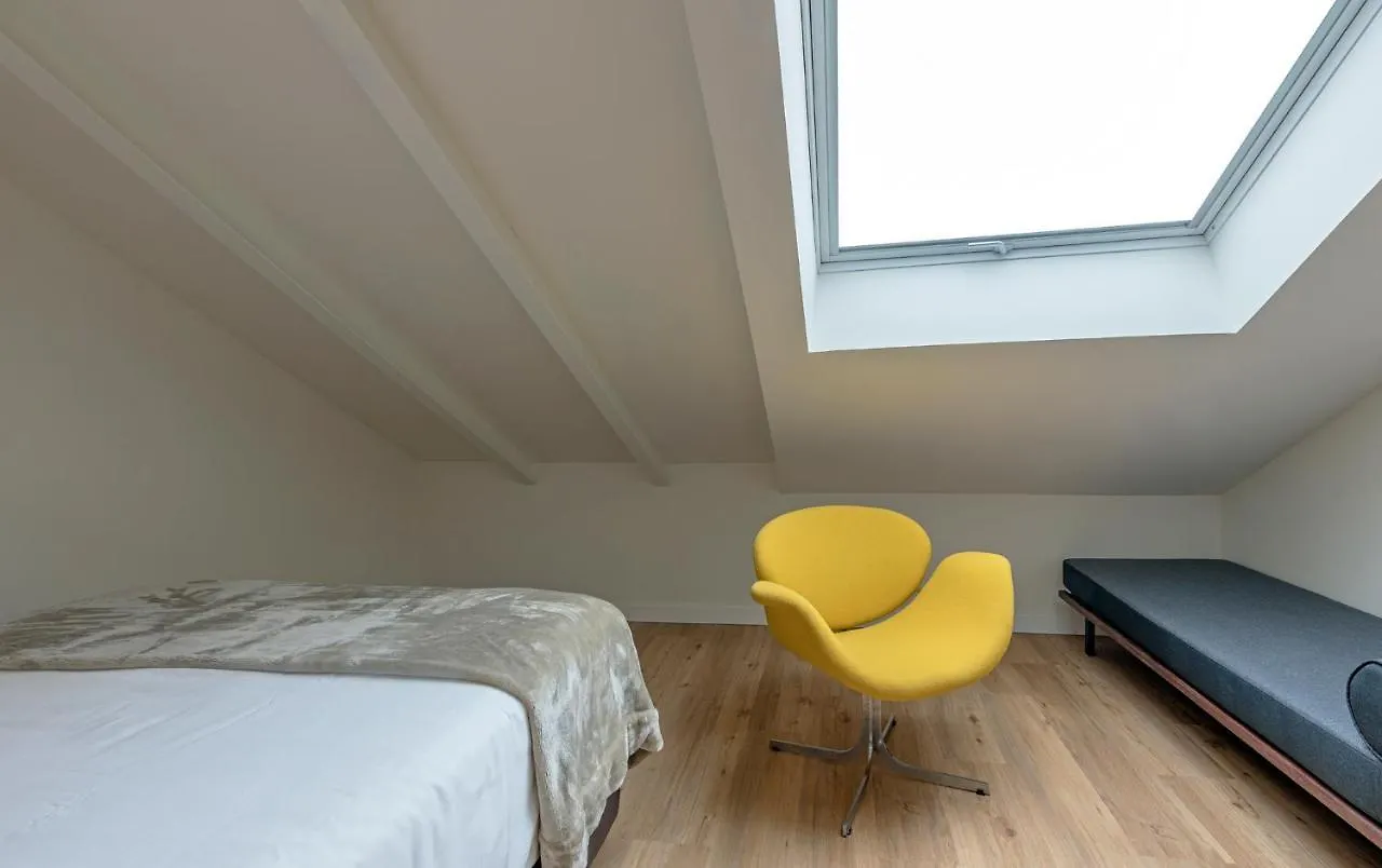 Apartamentos de lujo EL MUSEO Living&Experience Club Arte contemporáneo y mobiliario de colección de los años 50 Málaga