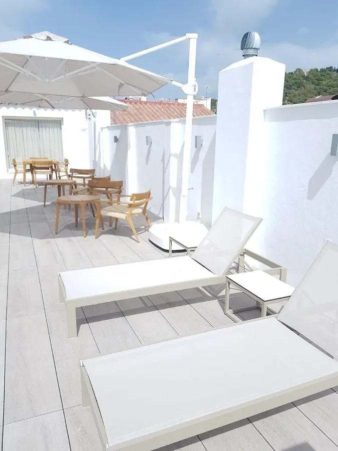 Apartamentos de lujo EL MUSEO Living&Experience Club Arte contemporáneo y mobiliario de colección de los años 50 Málaga España