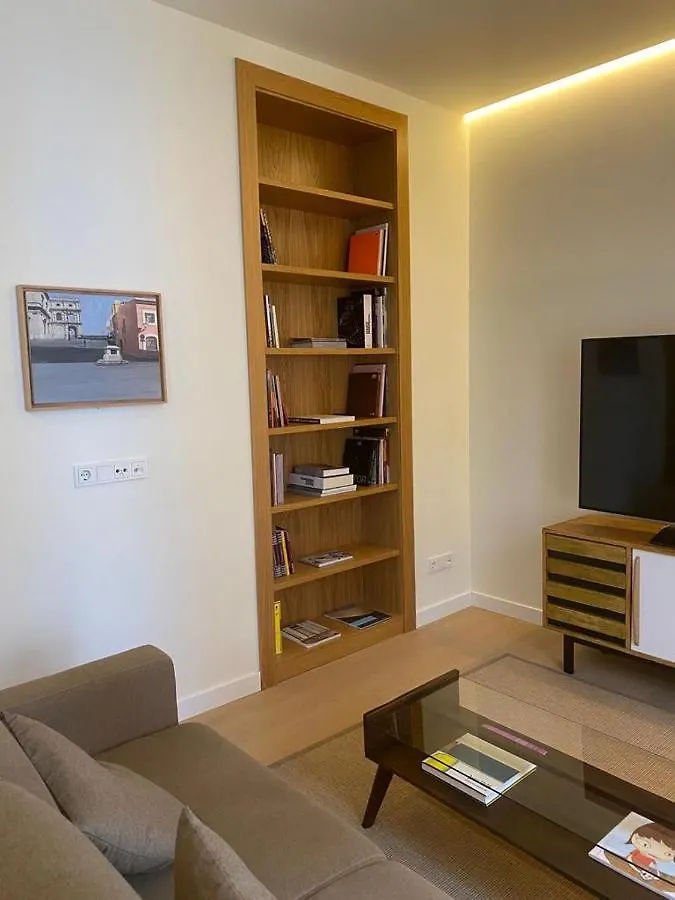 Apartamentos de lujo EL MUSEO Living&Experience Club Arte contemporáneo y mobiliario de colección de los años 50 Málaga España