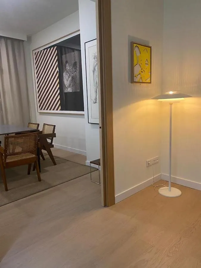 Apartamentos de lujo EL MUSEO Living&Experience Club Arte contemporáneo y mobiliario de colección de los años 50 Málaga