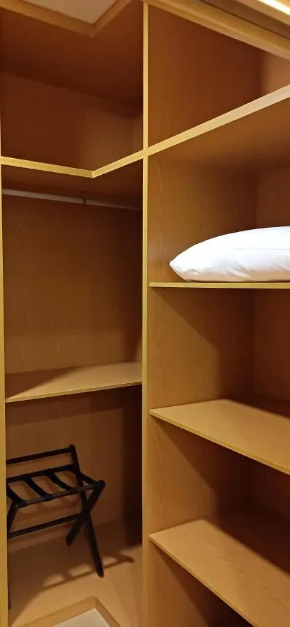 Apartamentos de lujo EL MUSEO Living&Experience Club Arte contemporáneo y mobiliario de colección de los años 50 Málaga